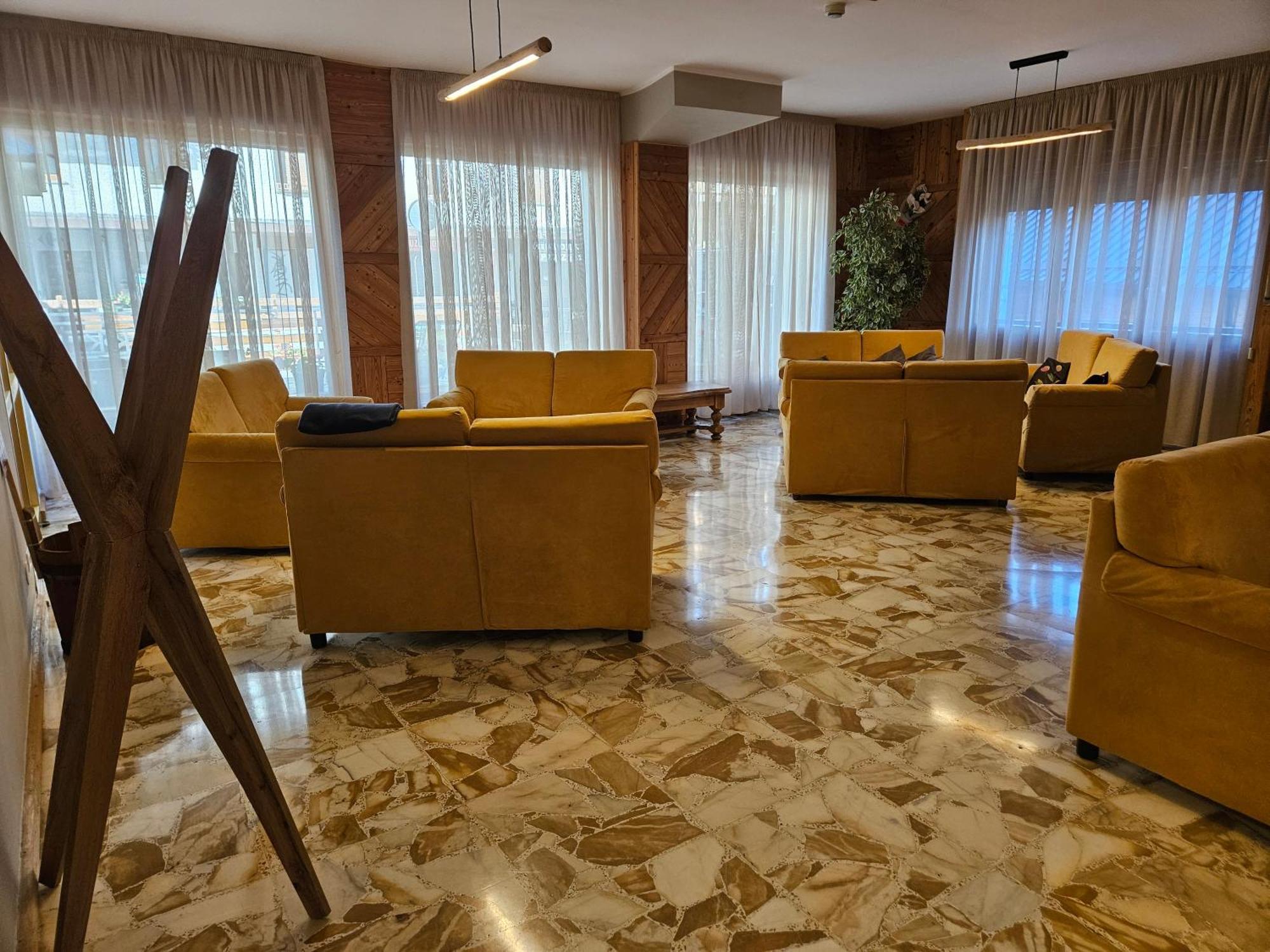 Hotel Holiday Debili Sauze D'Oulx Exterior foto