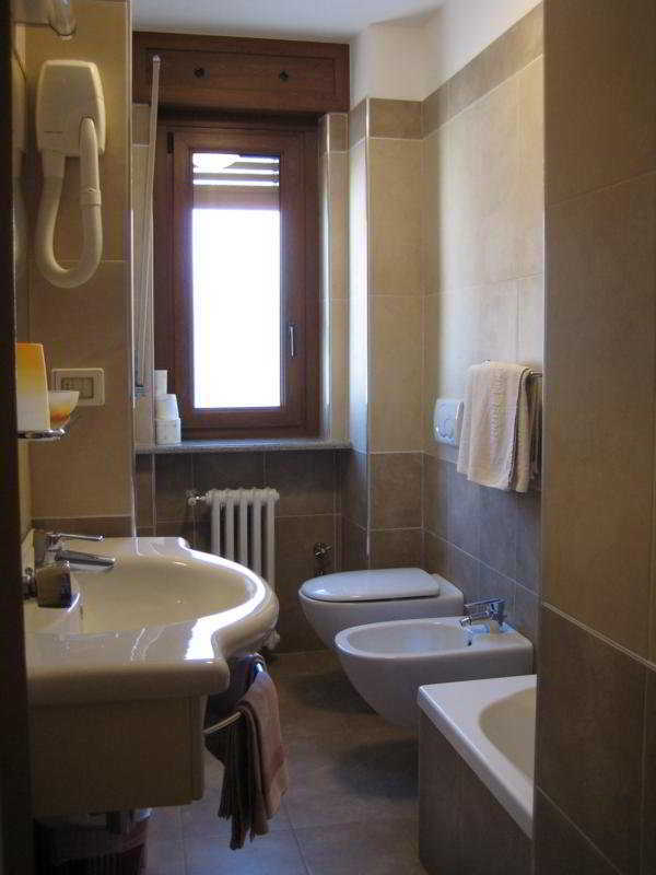 Hotel Holiday Debili Sauze D'Oulx Exterior foto