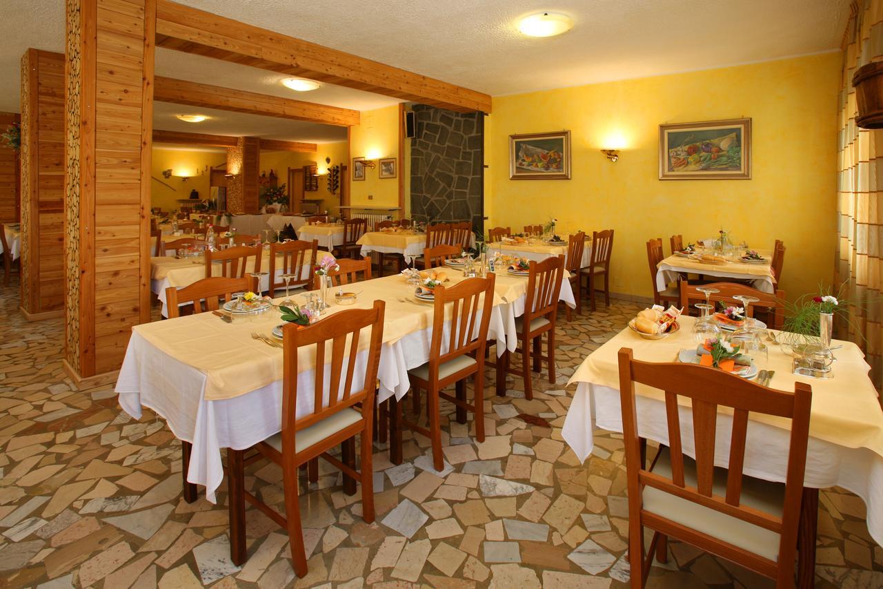 Hotel Holiday Debili Sauze D'Oulx Exterior foto