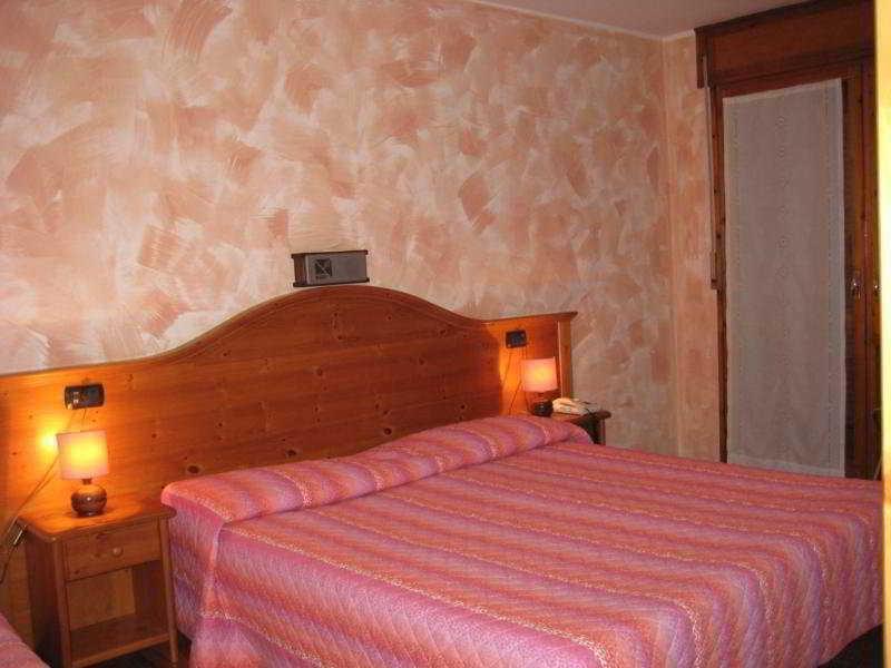 Hotel Holiday Debili Sauze D'Oulx Exterior foto