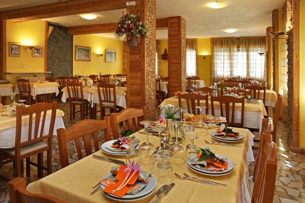 Hotel Holiday Debili Sauze D'Oulx Exterior foto